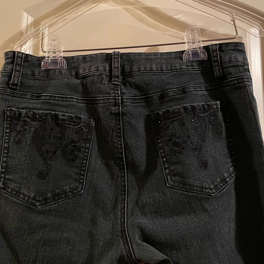 ROZ & ALI Black Bootcut Mid Rise
Stretchy Jeans W sequins/embroidery
Petite 12 - Picture 6 of 14